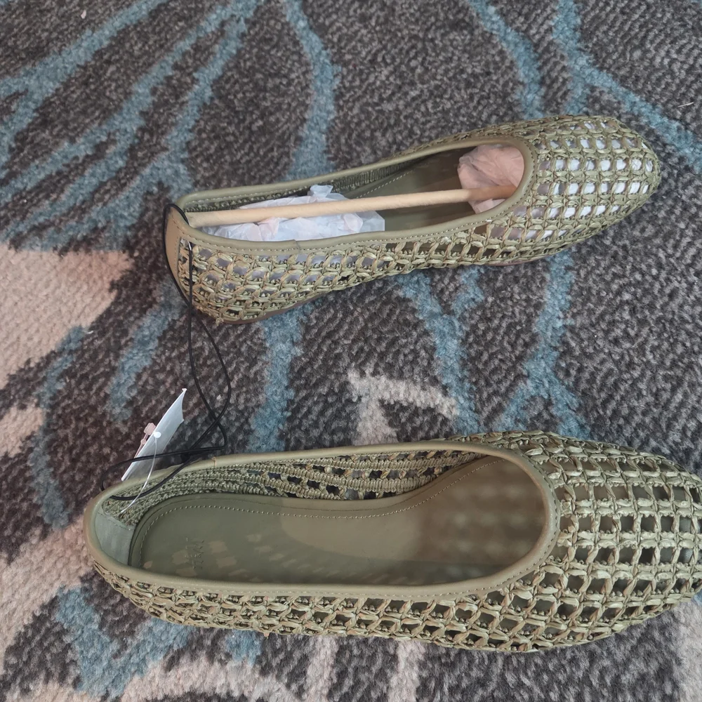 H&M Olive Woven Ballet Flats - Picture 3 of 4
